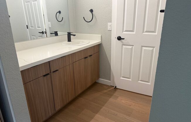 2 beds, 1 bath, 821 sqft, $2,780, Unit D036