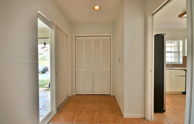 10380 NW 46th St
