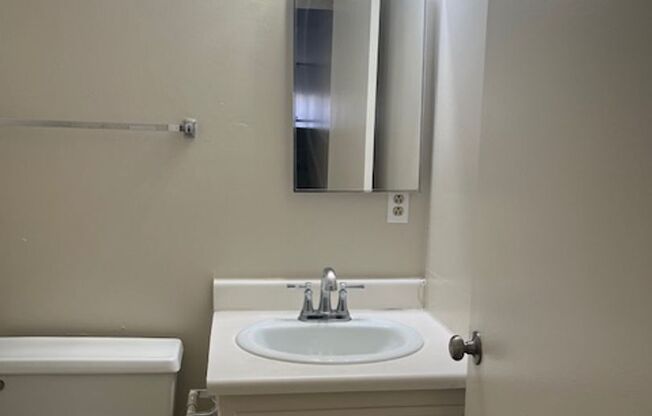 2 beds, 1.5 baths, $1,350, Unit 4437