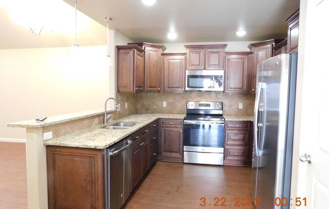 3 beds, 2 baths, $1,395, Unit B