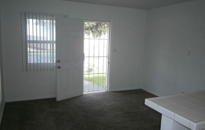 1 Bed-1 Bath Single Story Duplex in El Cajon