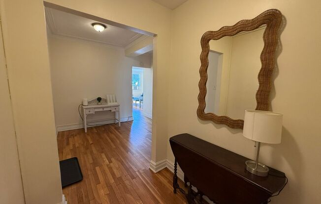 2 beds, 2 baths, 1,303 sqft, $3,000, Unit New King Edward  607