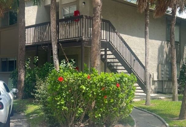 2 Bedroom, 2 bathroom condo For Rent in Town N Country!