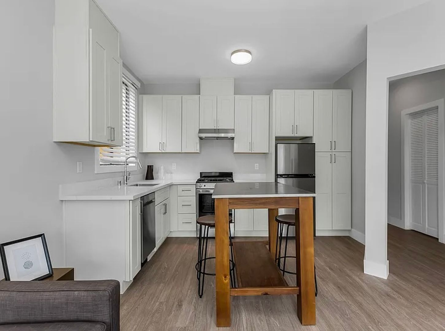 40 Tiffany Avenue (1288r)