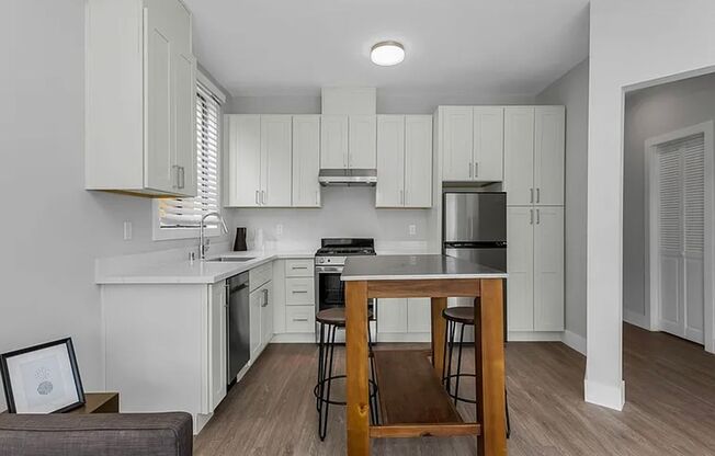 40 Tiffany Avenue (1288r)