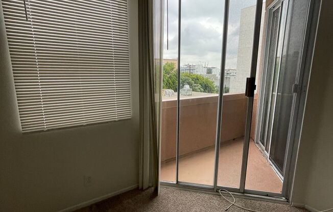 2 beds, 2 baths, 1,000 sqft, $2,700, Unit 303