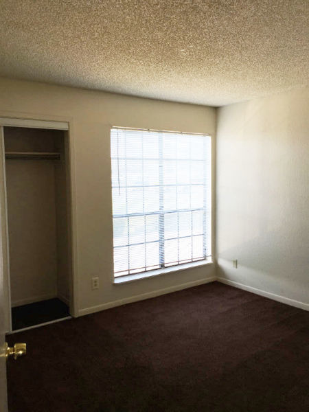 2 beds, 1 bath, $1,095