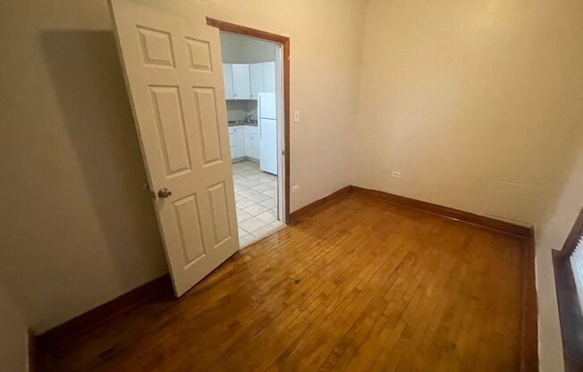 2 beds, 1 bath, $1,600, Unit 1650 # 2R