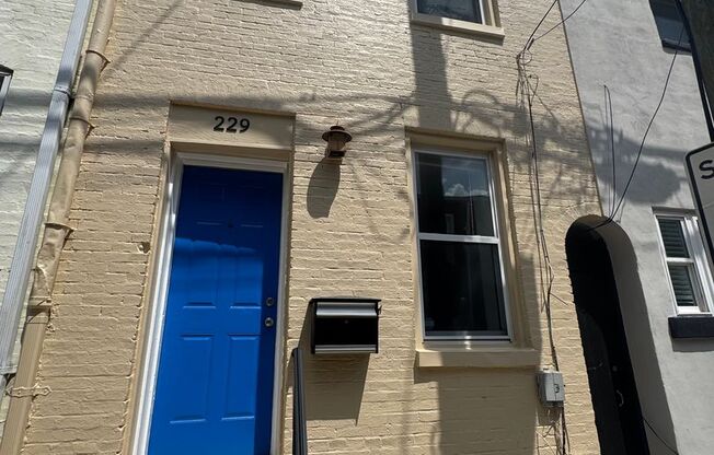 Beautifully Renovated 2 Bed / 2 Bath Rowhome in the Heart of Fells Point