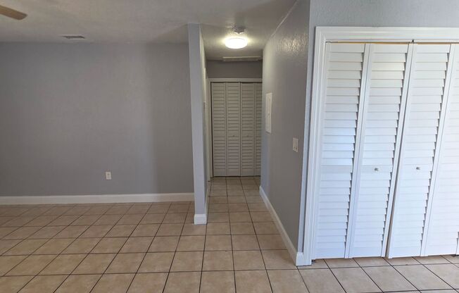 2 beds, 1 bath, 1,000 sqft, $1,395, Unit 5720 D