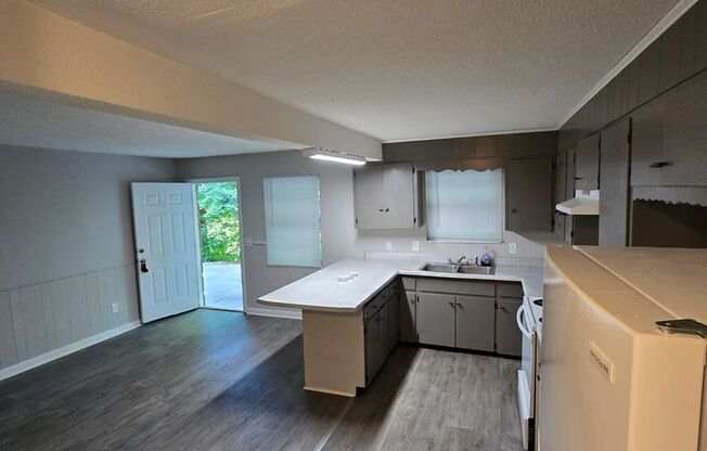 1 bed, 1 bath, $900, Unit 3728- Unit 2