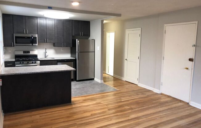 2 beds, 1 bath, 785 sqft, $2,050, Unit C4-1