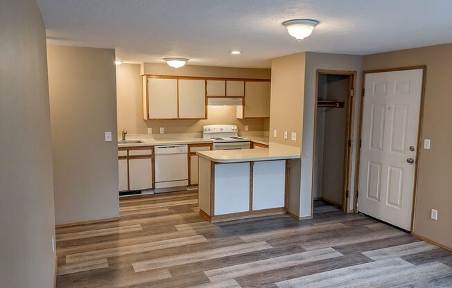 2 beds, 1 bath, 850 sqft, $1,325, Unit 43