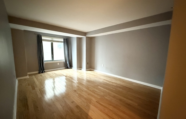 2 beds, 2 baths, $5,500, Unit 704