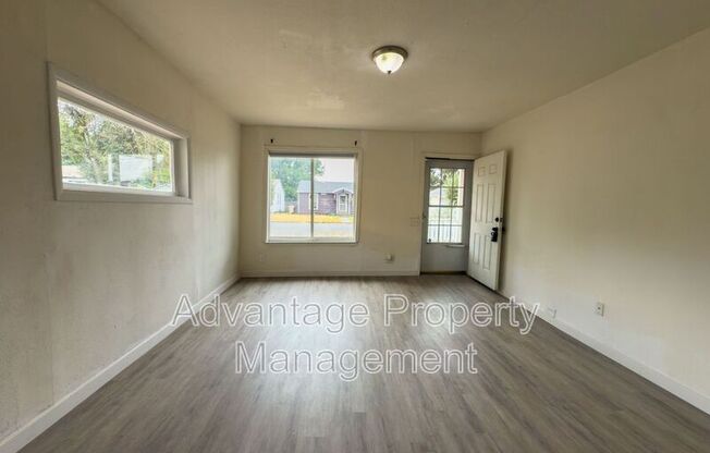 319 15 AVE SE