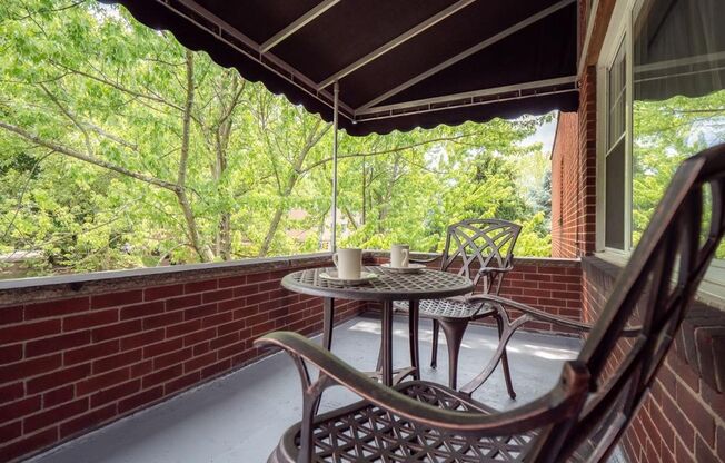 2 beds, 1 bath, 725 sqft, $1,799, Unit B201