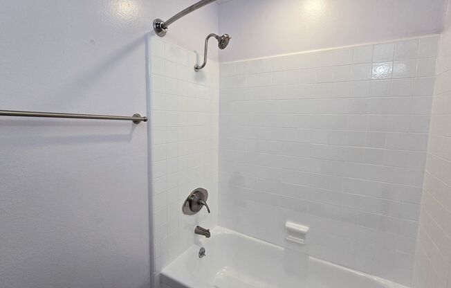 3 beds, 2 baths, 1,350 sqft, $2,898, Unit 33