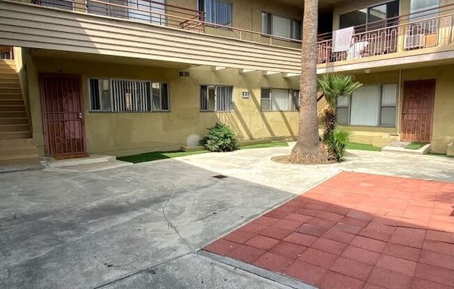 1 bed, 1 bath, 700 sqft, $2,095, Unit 12