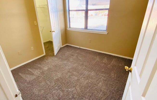 3 beds, 2 baths, 973 sqft, $1,045, Unit 2309