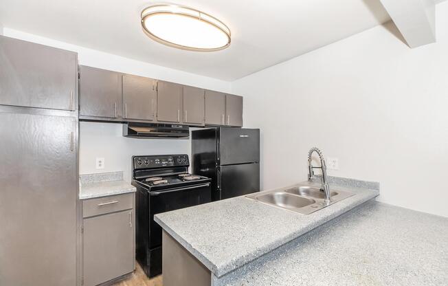 Studio, 1 bath, 550 sqft, $925