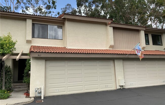 963 CREEKSIDE DR