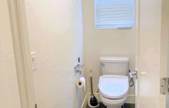 Charming 4 bed, 4.5 bath townhome