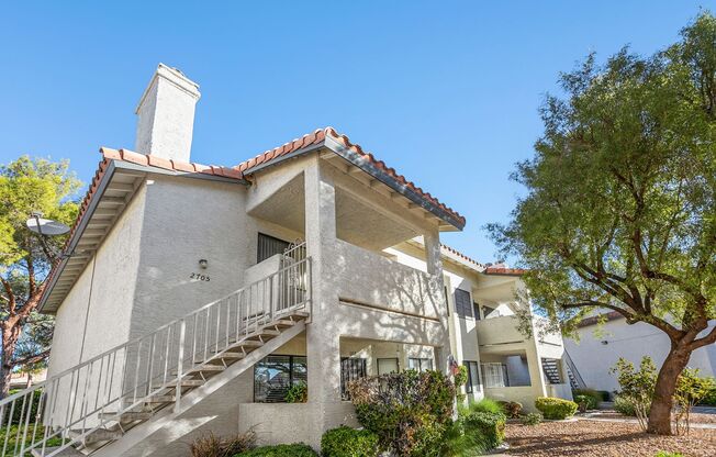 2 Bedroom Condo In The Lakes Community