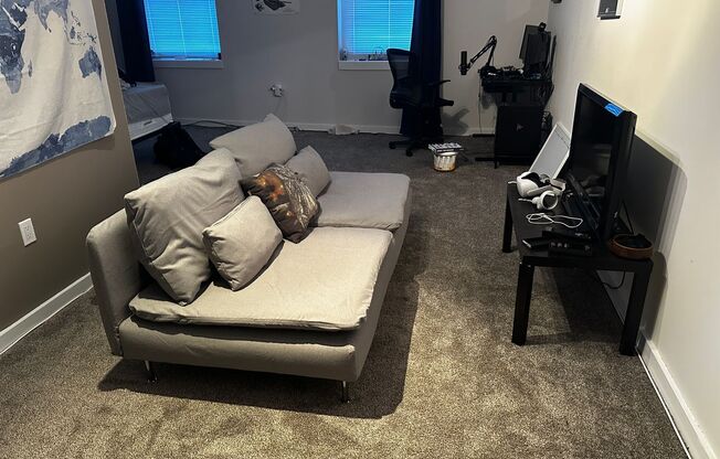 Studio, 1 bath, $1,400, Unit 411