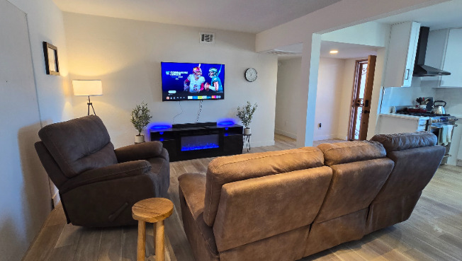1733 OPHIR DR