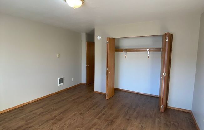 2 beds, 1 bath, 1,030 sqft, $1,650, Unit 3517B*