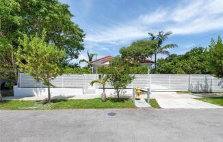 1450 SW 20th Ave # 1450