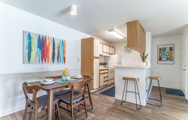 2 beds, 2 baths, 923 sqft, $1,375, Unit 484-1707