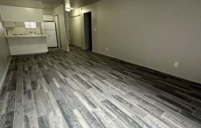 2 beds, 1 bath, 864 sqft, $1,195, Unit Unit 13