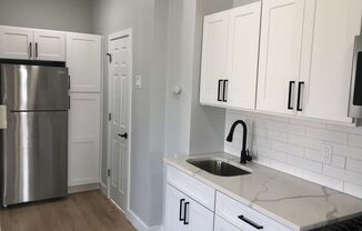 2 beds, 1 bath, $2,200, Unit 3