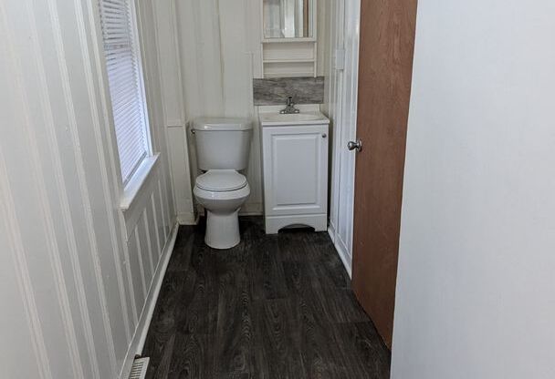 Studio, 1 bath, $500, Unit 4