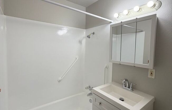 1 bed, 1 bath, 536 sqft, $1,175, Unit 9