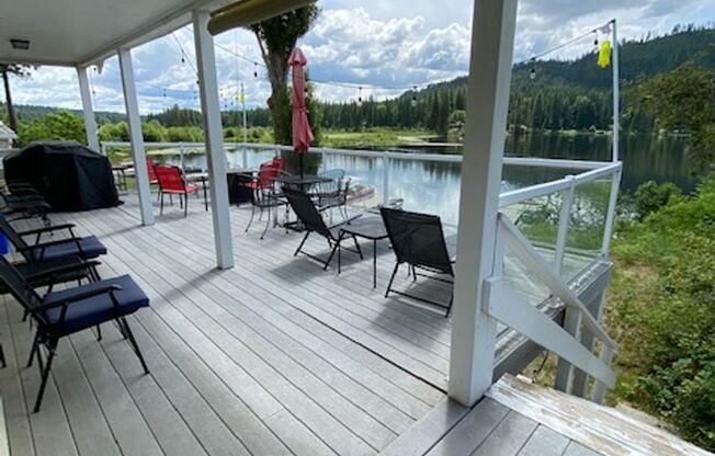 Cabin on the Lake!! Fully furnished 5-bedroom home on Sacheen Lake.