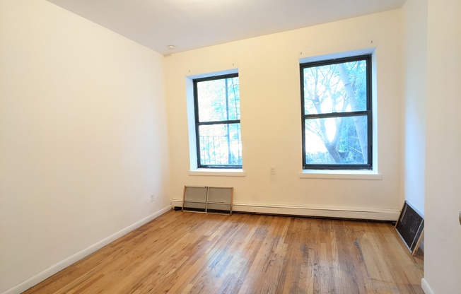 2 beds, 1 bath, $2,950, Unit 5