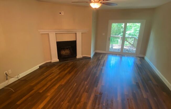 Gorgeous 2 Bedroom 2 1/2 Bathroom Townhome Located Off Of Blairstone Rd!