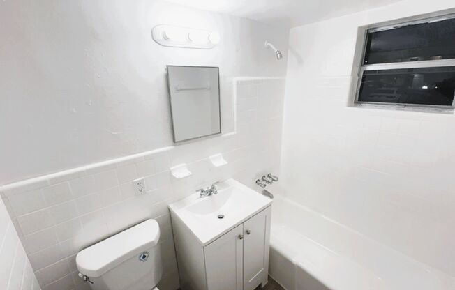 1 bed, 1 bath, 520 sqft, $1,600, Unit AG 10