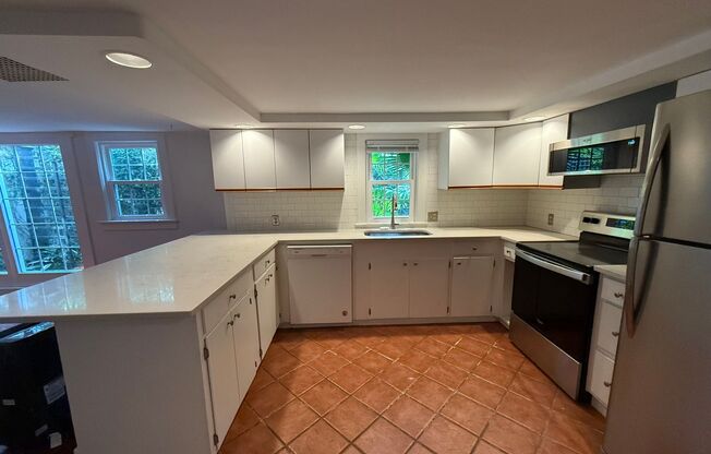 Charming Carriage Home Near The Charleston Battery