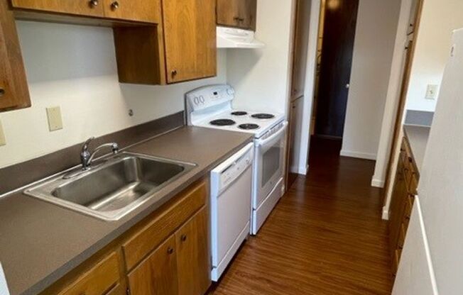 2 beds, 1 bath, 900 sqft, $2,450, Unit 105