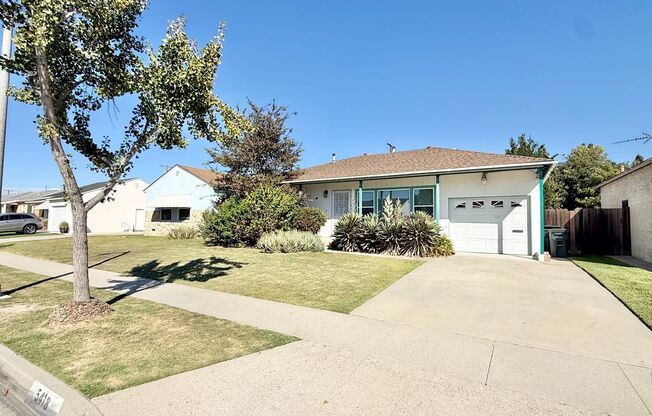 Charming Lakewood 2-Bedroom Home with Huge Backyard & Garage