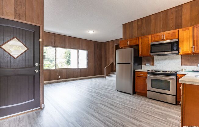 Recently Renovated 2BR/1BA/1 covered PKG in Kalihi Valley!