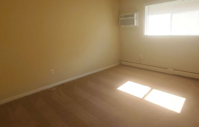 1 bed, 1 bath, 725 sqft, $1,350, Unit A08