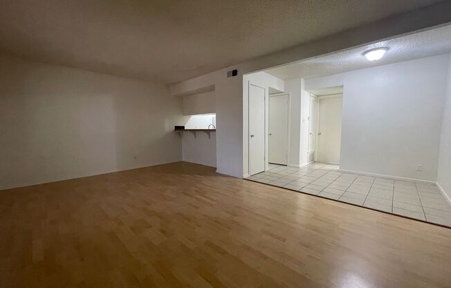 1 bed, 1 bath, 700 sqft, $995, Unit ELP2200-119