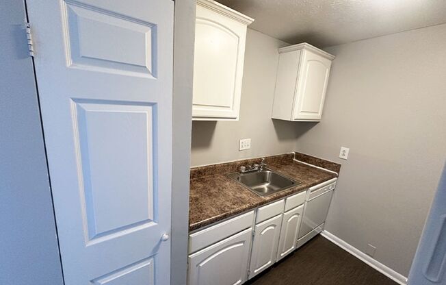 1 bed, 1 bath, 560 sqft, $815, Unit 715-17