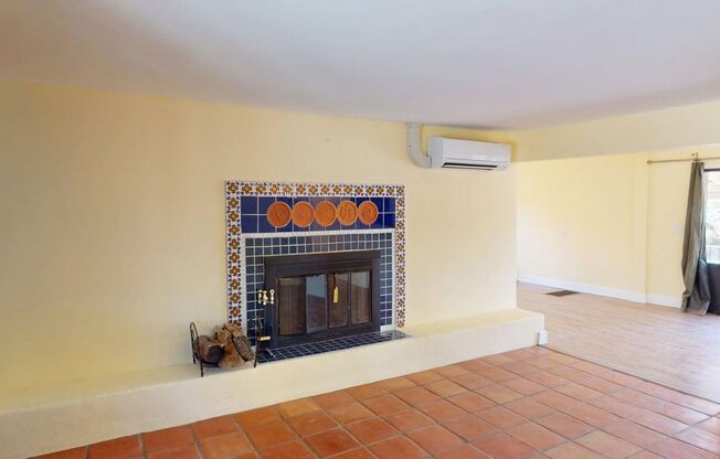 Eco-FriendlySouthwest Gem with Gardens & Solar in the Heart of Santa Fe