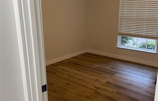 2 beds, 1 bath, 875 sqft, $1,550, Unit 215