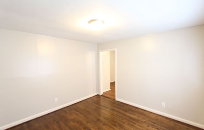 Large and Cute 4BR 2BA Eastlake Home in Most Convenient Location